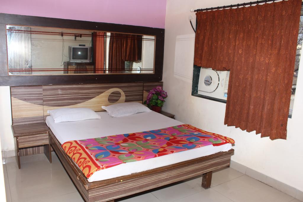 Hotel Shiva Panvel Exterior foto