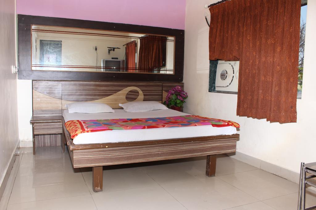 Hotel Shiva Panvel Exterior foto
