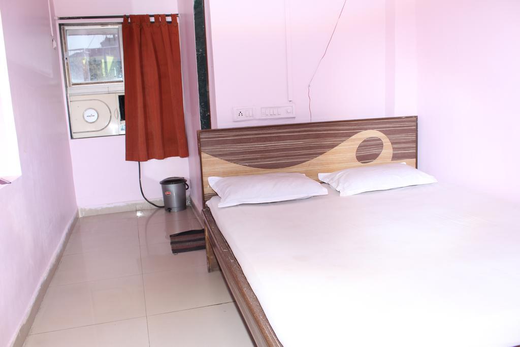 Hotel Shiva Panvel Exterior foto