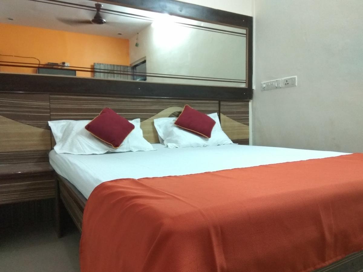 Hotel Shiva Panvel Exterior foto